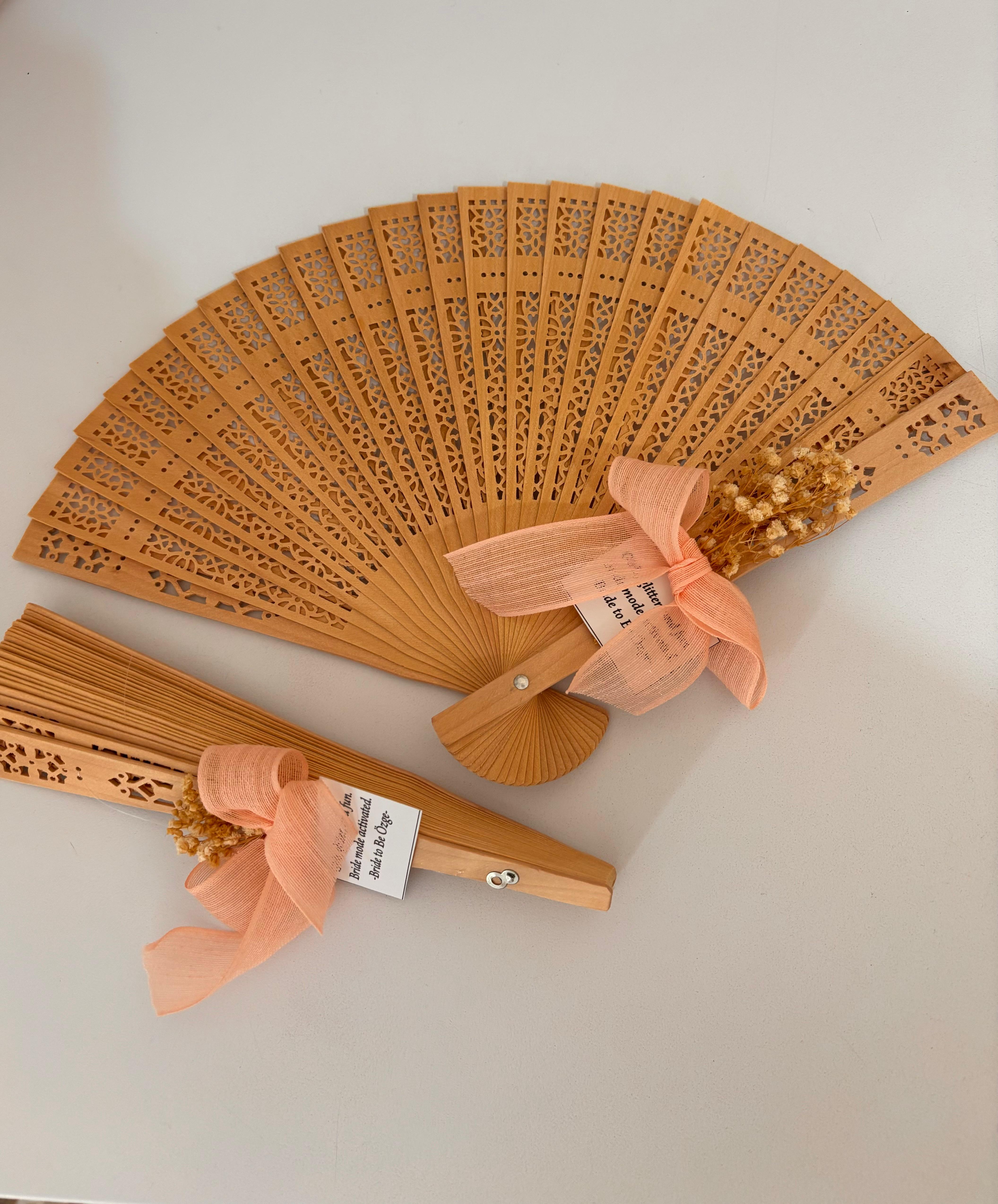 Pembe Kurdele Yelpaze